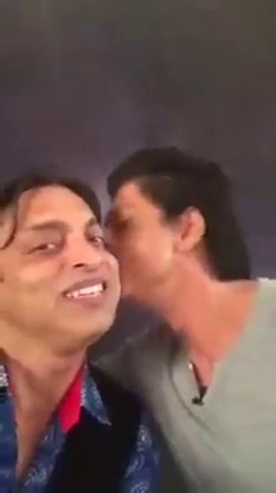 Shoaib Akhtar's latest video with Shahrukh Khan who also kisses Akhtar.