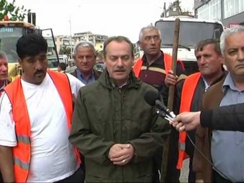 KOMUNALJA E VLORES SHPETIM GJIKA FALENDERON PUNONJESIT NE 1 MAJ LAJM