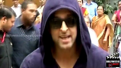 FURIOUS Hrithik Roshan Shoots With FAKE CROCODILE For MOHENJODARO