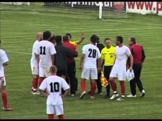 VIJOJNE SKANDALET E FSHF “FLAMURTARI” BRAKTIS FUSHEN E STADIUMIT “LORO BORIÇI” LAJM