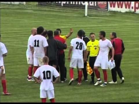 VIJOJNE SKANDALET E FSHF “FLAMURTARI” BRAKTIS FUSHEN E STADIUMIT “LORO BORIÇI” LAJM