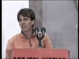 PRANGA HYSNI PEPOSHIT KUNDERSHTOI DHE GODITI PUNONJESIN E POLICISE LAJM