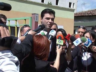 BASHA HEDH VOTEN L BASHA VOTON SE BASHKU ME PRINDERIT E TIJ LAJM