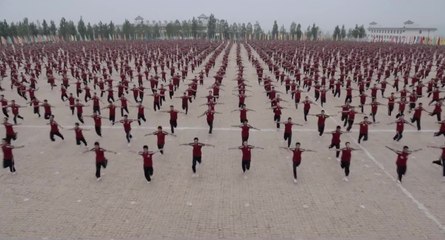 36 000 élèves d'une école de Kung Fu font une démonstration synchronisé