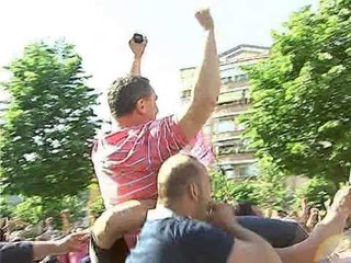 ATMOSFERA JASHTE KZAZ 49 NE PRITJE TE REZULTATIT,MILITANTET FESTOJNE LAJM