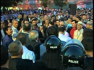 SITUATA JASHTE KQZ GRUMBULLOHEN MILITANTET E PS,NUK KA PERPLASJE LAJM