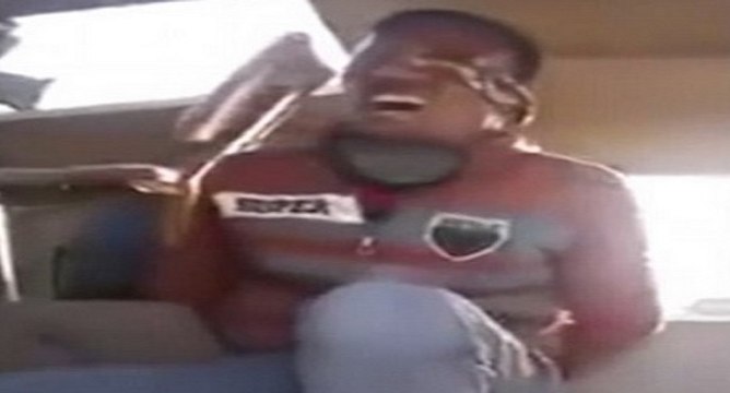 Un combattant de Daesh pleure comme un bébé