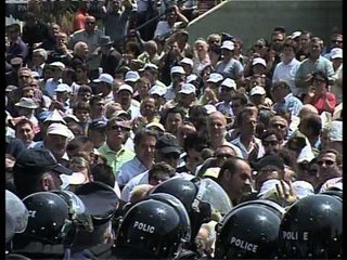 PROTESTA E PS MBYLLET PAQESISHT PER TE RINISUR TE DIELEN LAJM