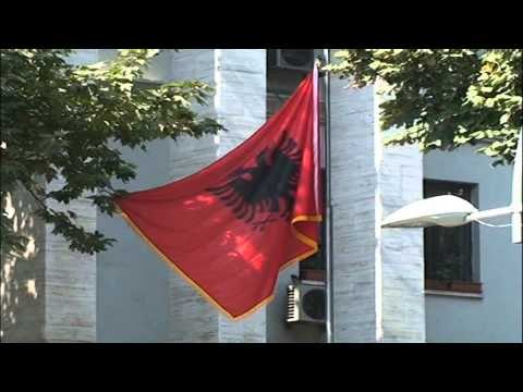 RAMA PARALAJMERON AKSIONIN KUNDER ATYRE QE KANE VJEDHUR DHE TJETERSUAR PRONA LAJM