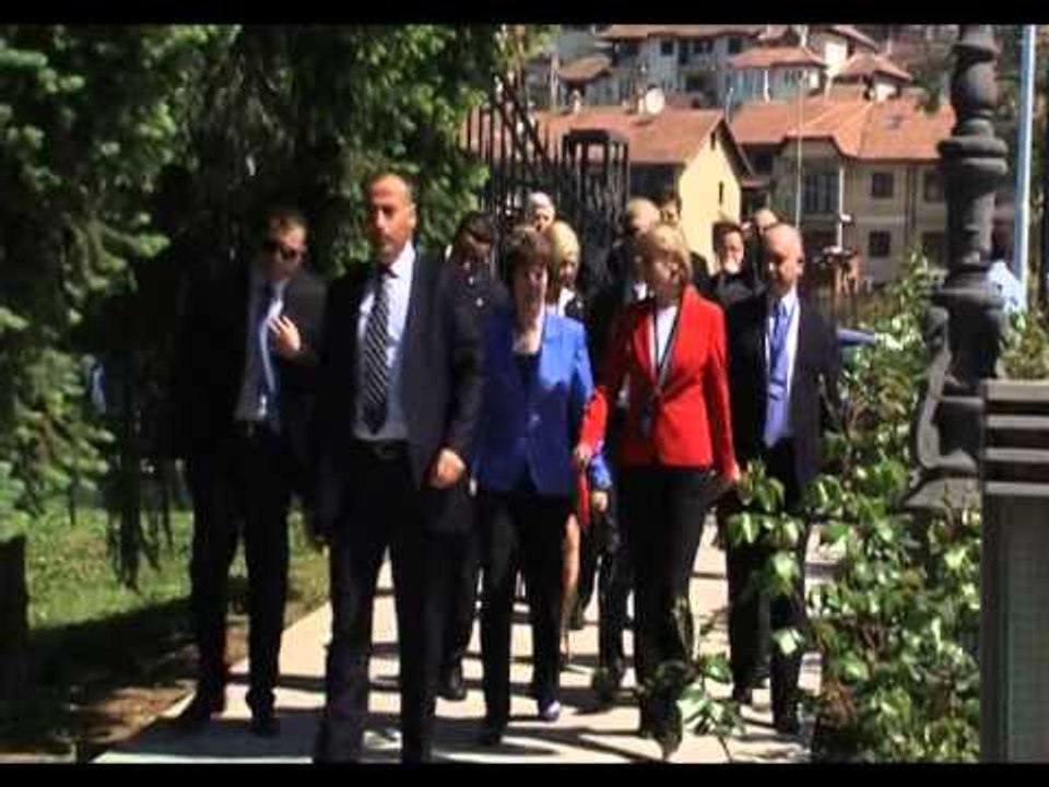ASHTON NE PRISHTINE KONFIRMON MBESHTETJEN E BE PER INTEGRIMIN E KOSOVES LAJM