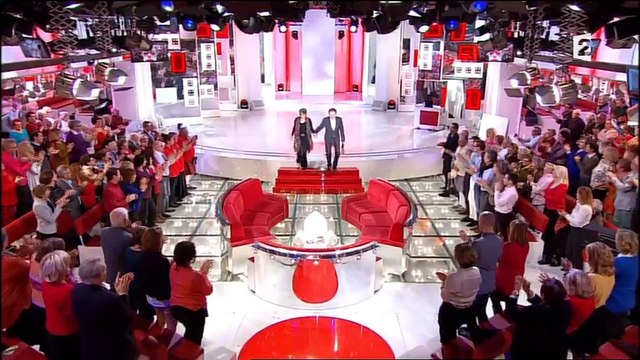 Buzz : Véronique Jannot mordue par la chienne de Michel Drucker dans Vivement dimanche !