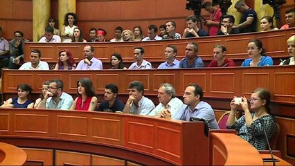 VELIAJ TAKIM ME SHOQERINE CIVILE,DO TE 4 FISHOJME GJOBAT PER NDOTESIT E TIRANES LAJM