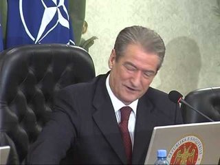 LICENSA E DYTE QEVERIA DO TE SHESE NJE TJETER LICENSE 3G LAJM