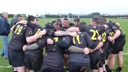 Chant de la victoire après le match RCKL/Perros