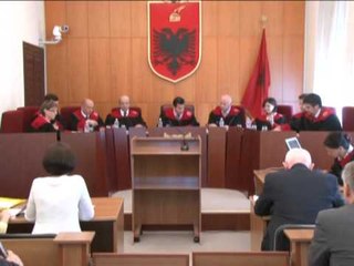 BASHKIA PADIT KUVENDIN KUSHTETUESJA NUK PEZULLON NDERTIMIN E PARLAMENTIT TE RI LAJM