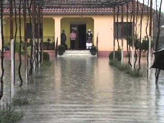PERMBYTJET NE SHKODER TE DEMTUARIT NGA UJI PRESIN ENDE DEMSHPERBLIMET LAJM