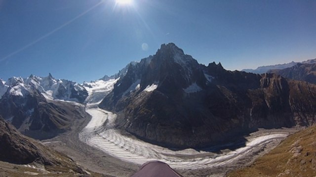 Paragliding flight, the heart of the sea ice, and the Bossons.