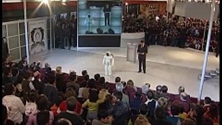 Başbakan'la el sıkışan Asimo, Erdoğan'ı kendine hayran bıraktı - 20.11.2004