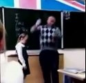 Учитель ПРИДУРОК!!!А девочка молодец не растерялась....