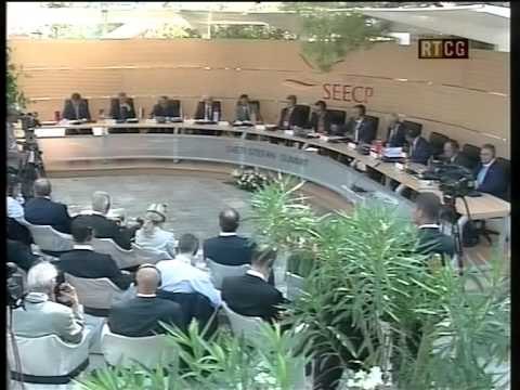 TOPI NE MALIN E ZI PRESIDENTI FLET PER DIALOGUN MES KOSOVES DHE SERBISE LAJM