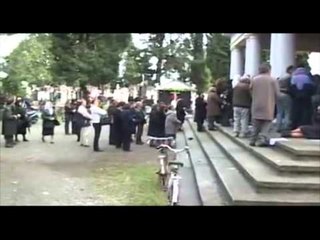 JEZUITI I PATREMBUR KLERIKU QE SFIDOI REGJIMIN KOMUNIST ME FJALEN E ZOTIT LAJM