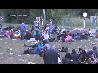 EMIGRANTET NISIN MARSHIMIN NE KEMBE NGA HUNGARIA DREJT KUFIRIT AUSTRIAK LAJM