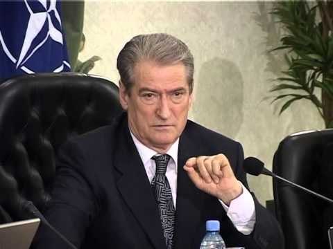 MBLEDHJA E QEVERISE HIQEN TAKSAT E KONFEKSIONEVE DHE TE MAKINAVE LAJM