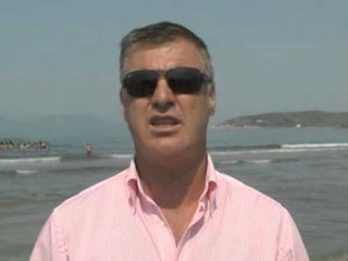 PLAZHI I ZVERNECIT NIS PASTRIMI I PLAZHIT NGA NDOTJA ME NAFTE LAJM