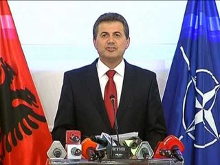 DEMONTIMI I MUNICIONEVE ZGJEDHJET DHE OPOZITA PENGUAN PROCESIN E DEMONTIMIT LAJM