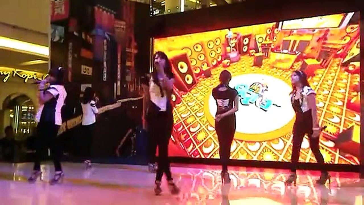 [Fancam] S.O.S - Show Me Love @Living World 140629