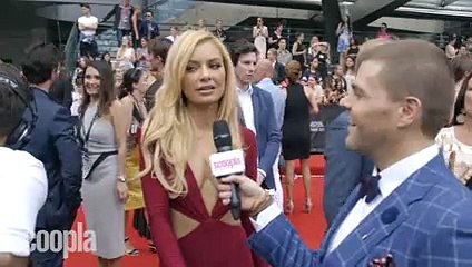2015 ARIAs Celebs Answer Questions With Silly Faces