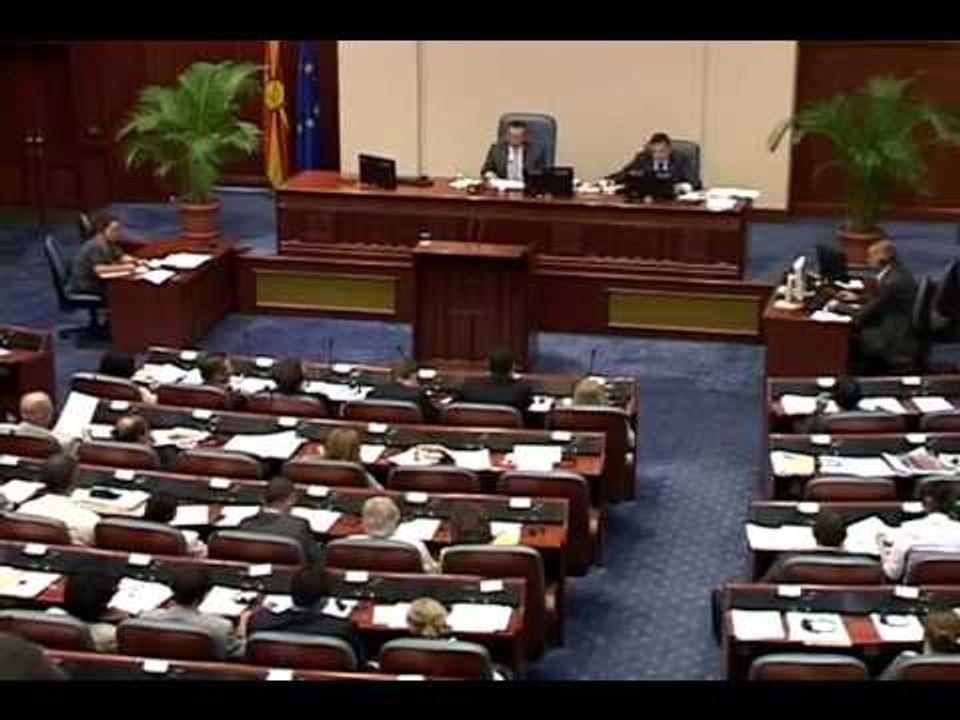 SITUATA NE MAQEDONI QEVERIA VOTOHET ME 27 KORRIK LEJOHET FLAMURI SHQIPTAR LAJM