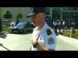 Policia pengon kameramanin e Top Channel në Prishtinë - Top Channel Albania - News - Lajme