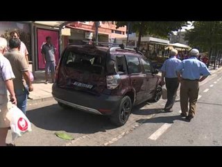 KAMIONI I USHTRISE PERPLAS DISA MAKINA TEK BRRYLI NE TIRANE,NUK KA TE LENDUAR LAJM