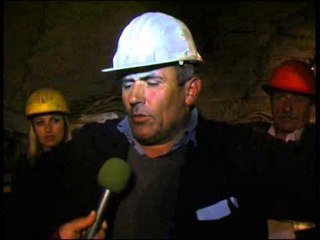 GREVA E URISE GAZETARET NE THELLESI TE MINIERES TEK TE NGUJUARIT LAJM
