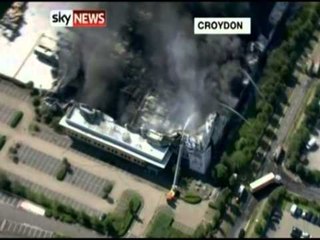 ANGLIA NE FLAKE KAMERON DENON DHUNEN,16 MIJE POLICE NE RRUGE LAJM