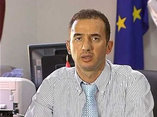 RISHM KERKON NDERHYRJE POLICIA TE NDALE GREVEN DHE TE SHPETOJE MINIEREN LAJM