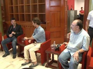 ELIZA DUSHKU ME BASHEN I PROPOZOHET TITULLI SI AMBASADORE NDERI LAJM