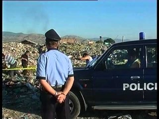 KUFOMA E KORÇES POLICIA PUBLIKON FOTOT E RROBAVE QE U GJETEN NE TRUP LAJM