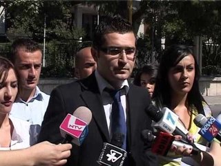 ALEANCA KUQ E ZI EMIGRANTET NE RREZIK,PO HARROJNE GJUHEN SHQIPE LAJM
