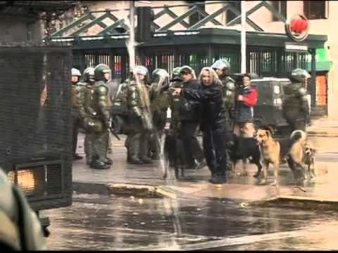 PROTESTA NE KILI VIJOJNE PERPLASJET E STUDENTEVE ME POLICINE LAJM