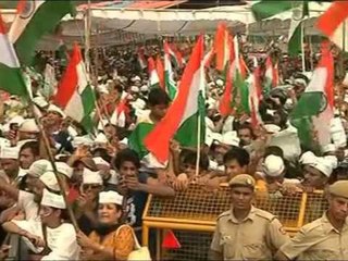 AKTIVISTI INDIAN DEL NGA GREVA 74 VJECARI,BIE DAKORT PER KUSHTET LAJM