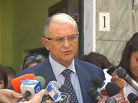 SKANDALI TE SHENDETESIA MINISTRI VASILI HEDH POSHTE AKUZAT PER KORRUPSION LAJM