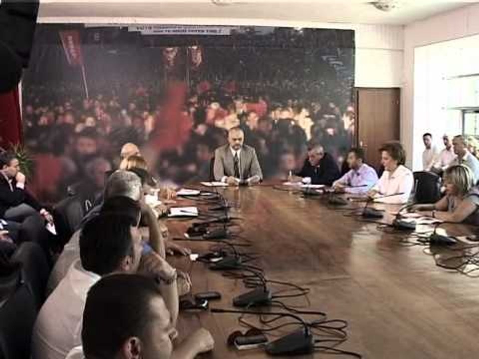 RAMA SHPALOS KURSIN BETEJA E OPOZITES NE KUVEND DHE ME PROTESTA LAJM