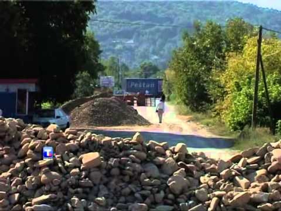 PROTESTE NE MITROVICE TJETER AKSION PER KAPJEN E VRASESVE NE VERI TE KOSOVES LAJM