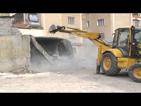 BERAT,BASHKIA AKSION PER LIRIMIN E HAPESIRAVE PUBLIKE NGA NDERTIMET E PA LEJE LAJM