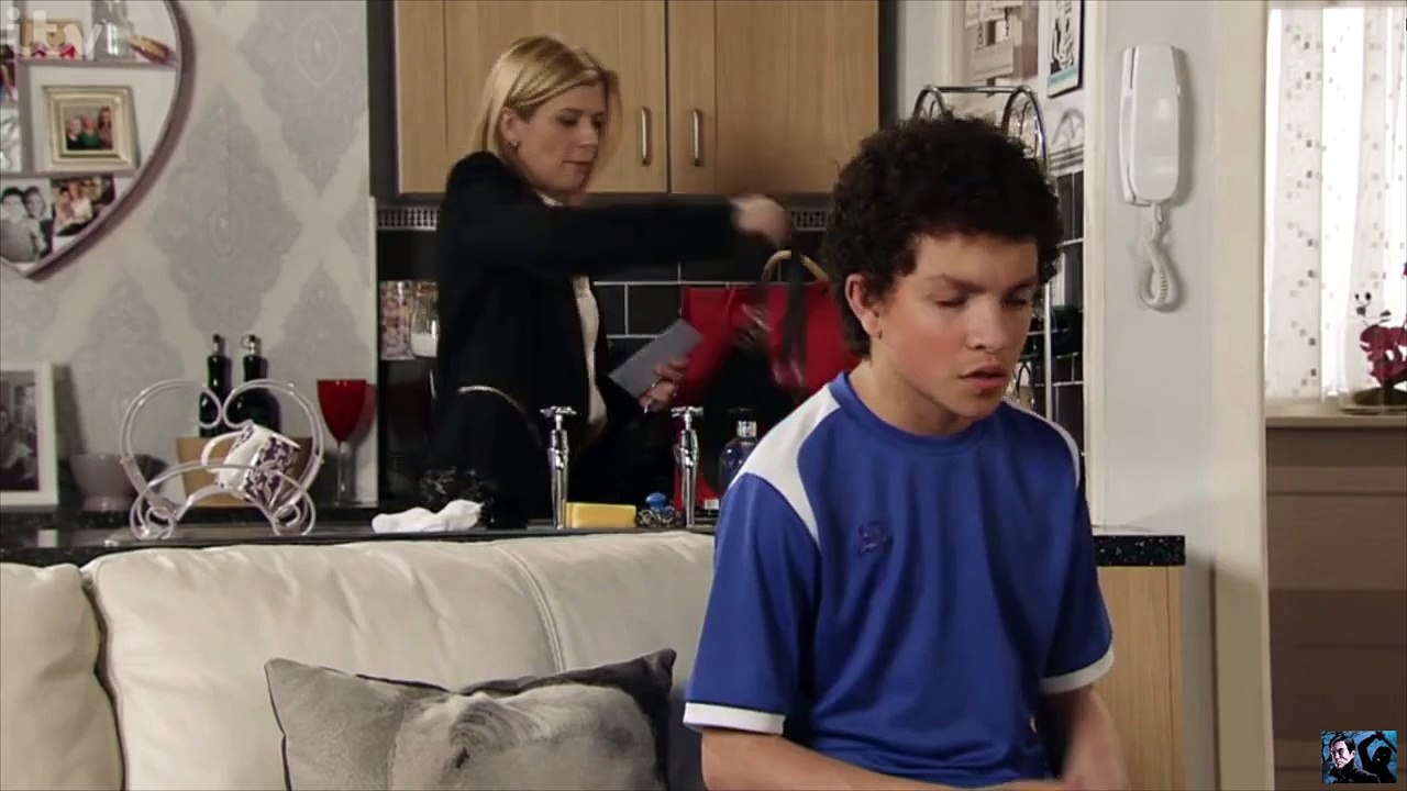 Coronation Street - Simon Kicks Leanne