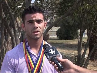 REBELOHEN PESHENGRITESIT AKUZOJNE SE ISHIN NE BUKURESHT ME PARATE E TYRE LAJM