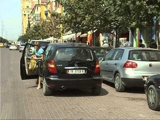 TAKSA E RE E AUTOMJETEVE BARRE PER QYTETARET ME MJETE TE VJETRA LAJM