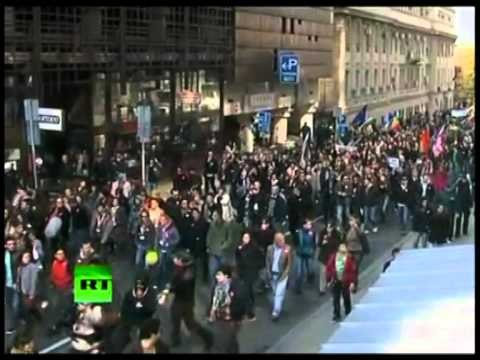 PARADA HOMOSEKSUALEVE SERBIA E NDALON NGA FRIKA E SHPERTHIMIT TE DHUNES LAJM